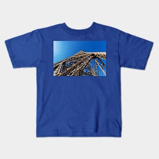 Eiffel Tower in Paris against clear blue sky Kids T-Shirt